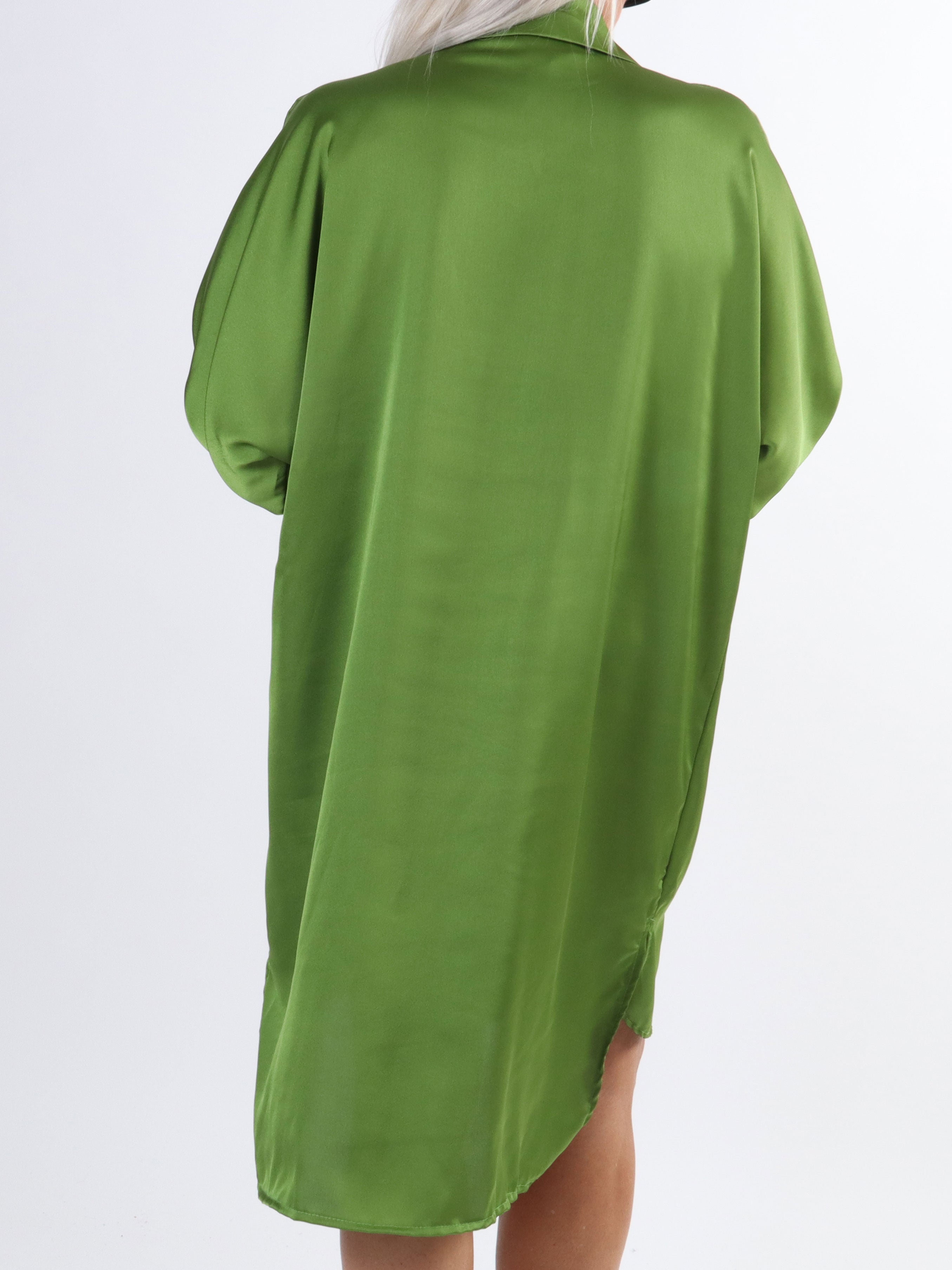 Hassel - Fin plus size skjortekjole i silkelook